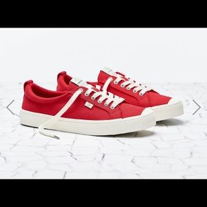 Cariuma red canvas oca low